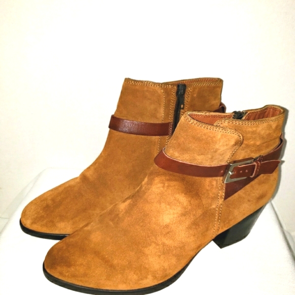 Clarks Shoes - Clarks Narative Brown Suede Bootie 8 M Side Zipper Adjustable Ankle Strap.